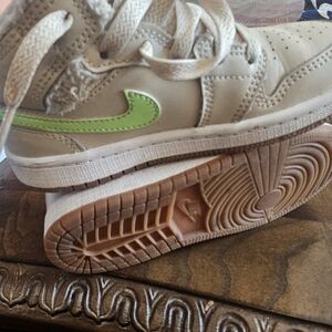Jordan Kids Sneakers in Cream and Green